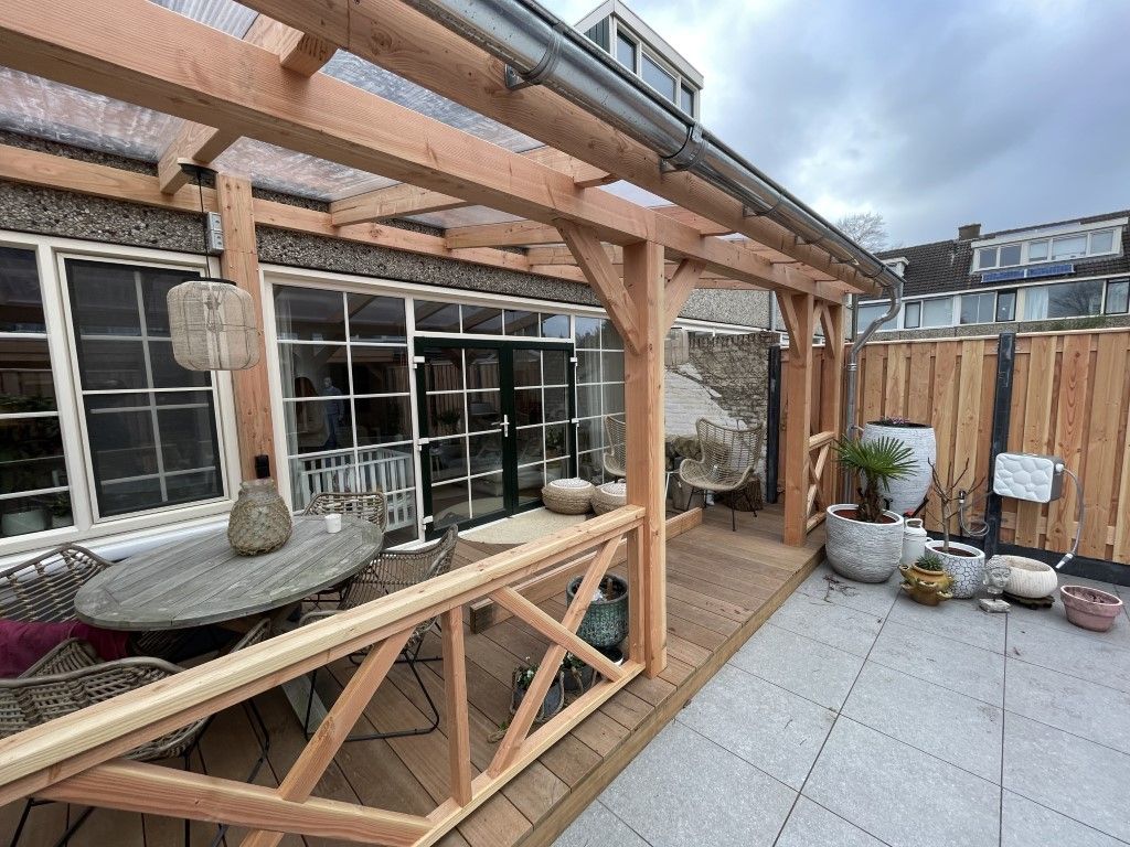 veranda aan woning douglas met polycarbonaat dak